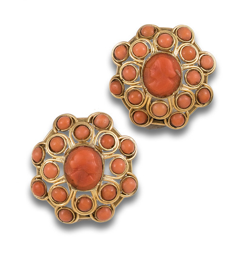 PENDIENTES EN ORO AMARILLO Y CORAL