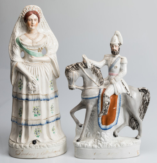 "Duquesa de Edimburgo", figura victoriana de loza esmaltada