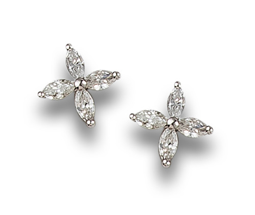 PENDIENTES FLORES DE DIAMANTES, EN ORO BLANCO