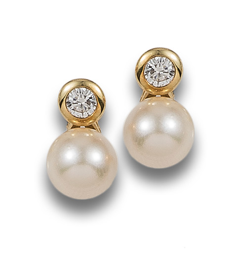 BYPASS EARRINGS IN GOLD WITH PEARLS AND DIAMONDS