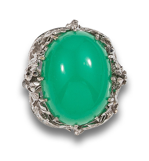 WHITE GOLD RING WITH DIAMONDS AND CHRYSOPRASE