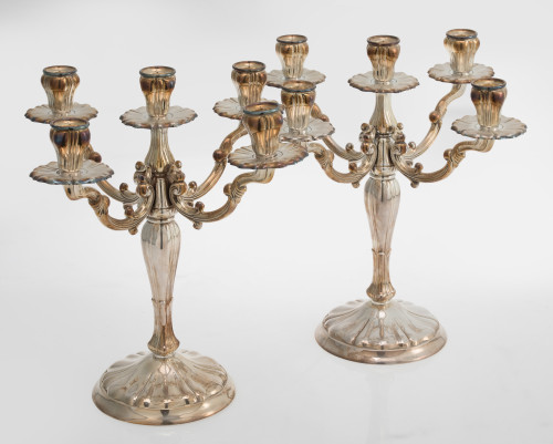 Pareja de candelabros de 5 luces de plata española, ley 916