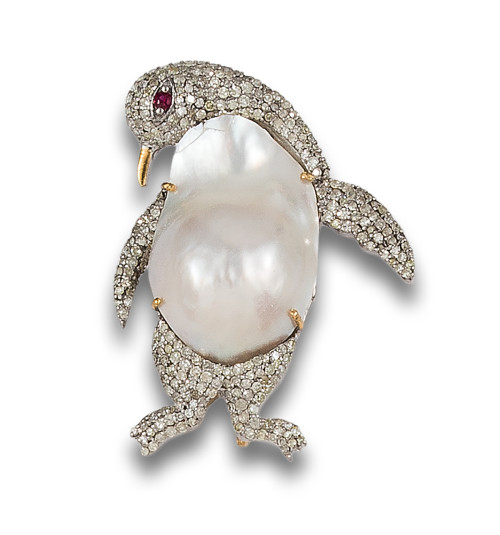 BROCHE PINGÜINO DIAMANTES, RUBÍ Y PERLA BARROCA, EN ORO Y P