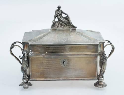 Silver chest in its color, with marks of Madrid Villa y Cor