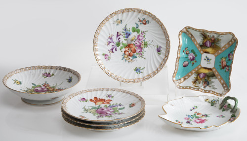 Four plates and a porcelain bowl, Dresden manufacture, earl