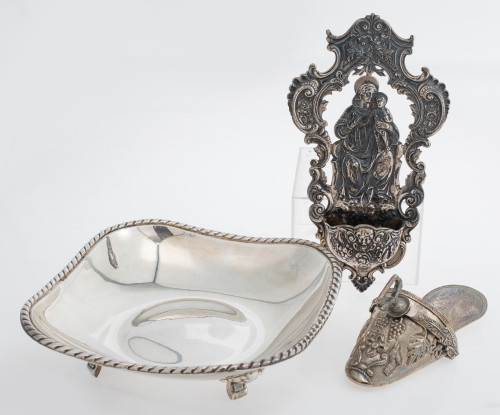 Spanish silver bread box, law 916, 20th century