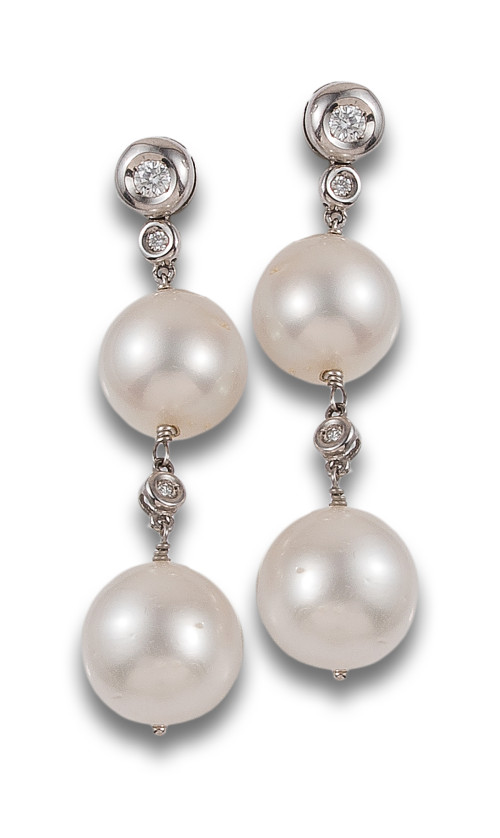 LONG DIAMOND AND PEARL EARRINGS IN WHITE GOLD