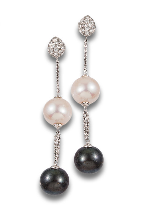 LONG PEARL AND DIAMONDS EARRINGS IN WHITE GOLD