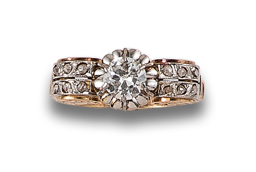 ART DECO DIAMONDS RING, IN YELLOW GOLD AND PLATINUM