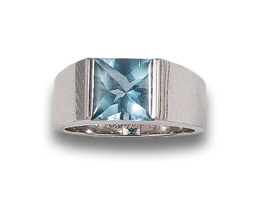 CARTIER RING IN WHITE GOLD WITH TOPAZ