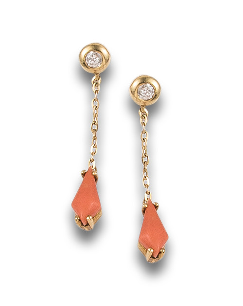 LONG DIAMOND AND CORAL EARRINGS, IN YELLOW GOLD