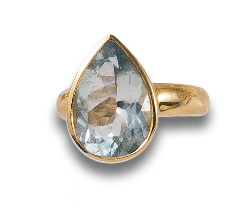 YELLOW GOLD RING WITH AQUAMARINE