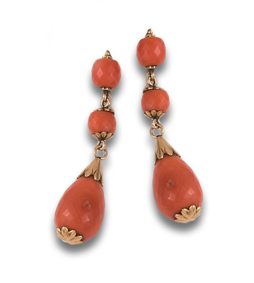 LONG ANTIQUE CORAL EARRINGS, IN YELLOW GOLD