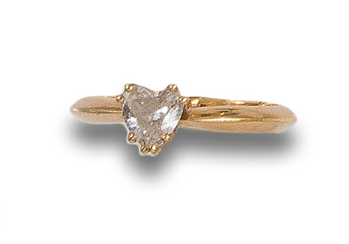 GOLD RING WITH HEART-SIZED DIAMOND