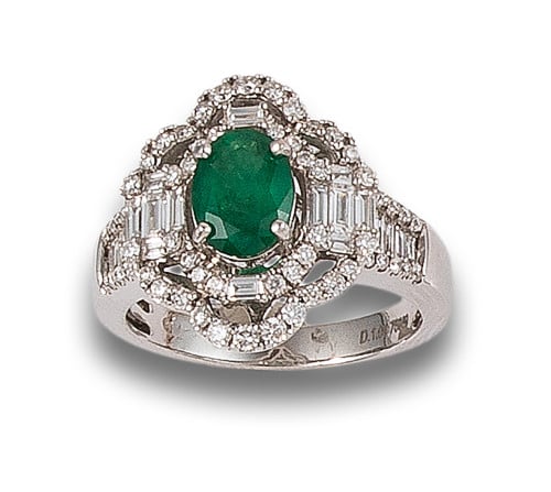 DIAMONDS AND EMERALD COCKTAIL RING, IN WHITE GOLD