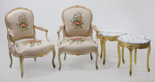 Pair of circular Louis XV style side tables, France, 20th c