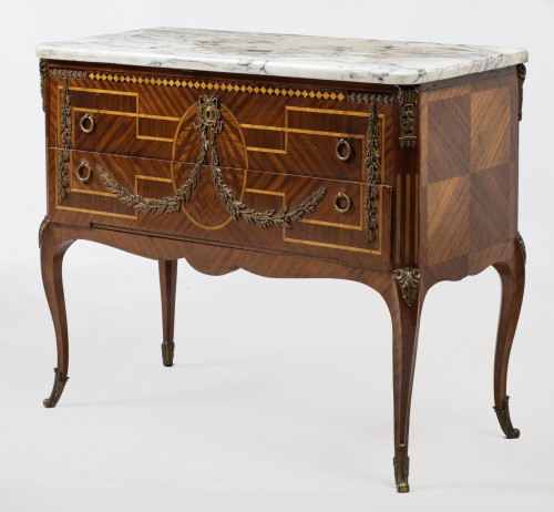 Transition style chest of drawers from Louis XV to Louis XV