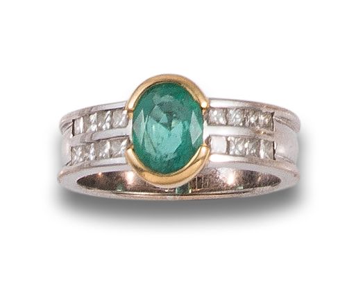 GOLD RING WITH EMERALD AND DIAMONDS