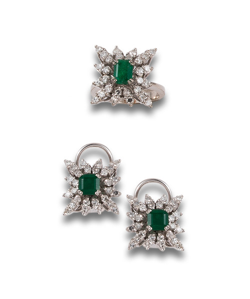 LOT OF RING AND EARRINGS, 1970s, WITH DIAMONDS AND EMERALDS