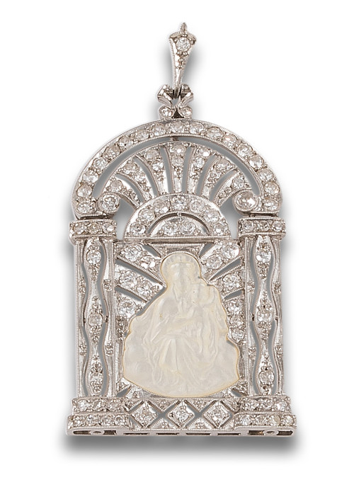 VIRGIN WITH CHILD PENDANT IN MOTHER-OF-PEARL, DIAMONDS AND