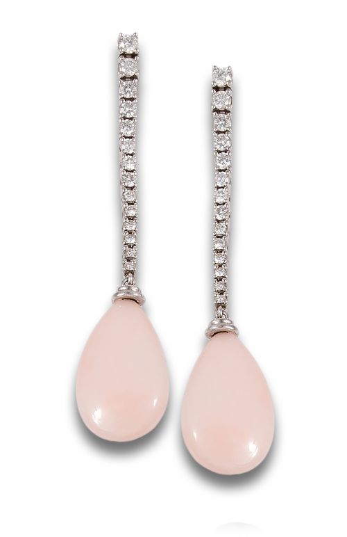 LONG EARRINGS IN WHITE GOLD WITH DIAMONDS AND CORAL