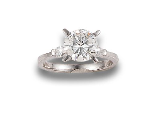 J.ROCA RING IN PLATINUM WITH DIAMOND ESTIMATED AT 1.55 CT.