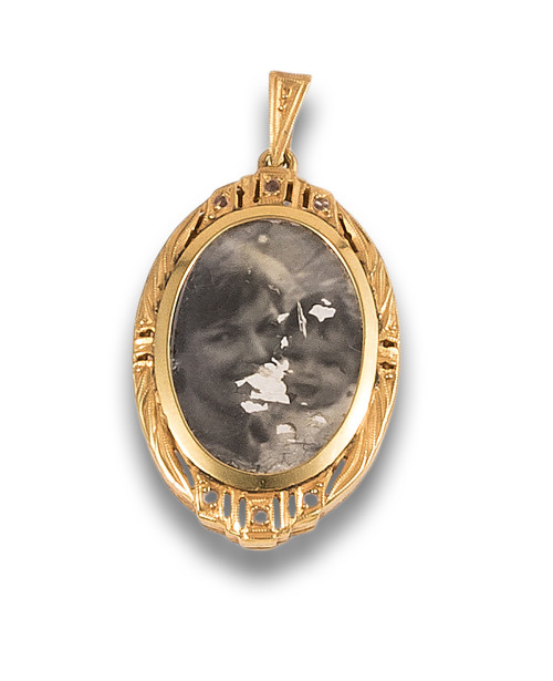 PHOTO HOLDER PENDANT IN YELLOW GOLD LAMINATED METAL AND DIA