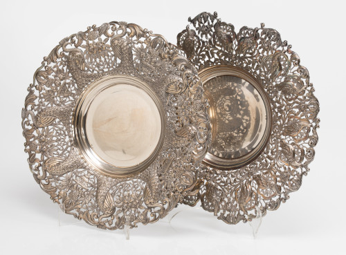 Two circular platters in hallmarked 916 sterling silver, 20