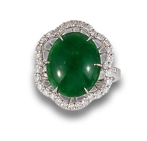 SORTIJA ROSETA DE JADE bURMA Y DIAMANTES, EN ORO BLANCO