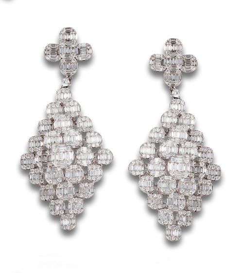 PENDIENTES LARGOS DE DIAMANTES, EN ORO BLANCO