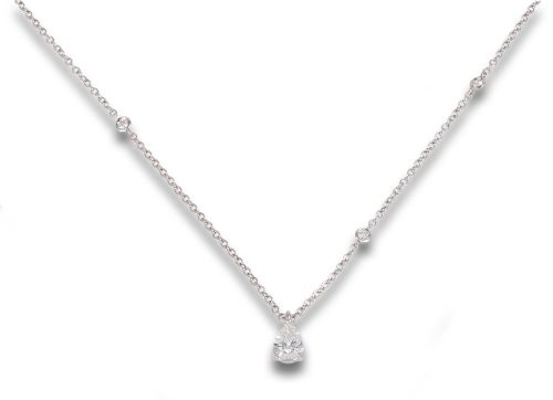 COLGANTE DE DIAMANTE, TALLA PERA, EN ORO BLANCO CON CADENIT