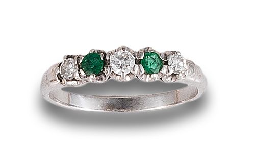 WHITE GOLD RING WITH EMERALDS AND DIAMONDS