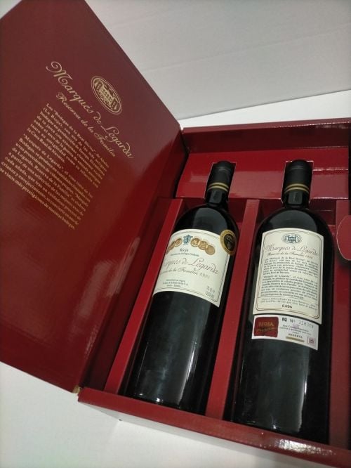 Luxury case with 2 0.75 liter bottles of Marques de Legarda