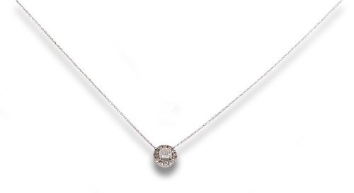 COLGANTE ROSETÓN DE DIAMANTES, EN ORO BLANCO CON CADENITA