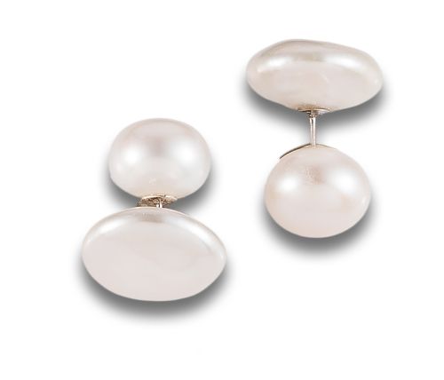 EARRINGS IN SILVER AND PEARLS