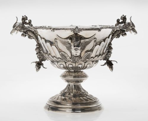 Centro de mesa en forma de copa de plata española, ley 916,