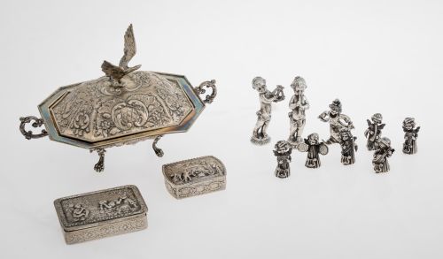 Silver lot consisting of two small boxes and an octagonal c