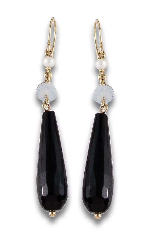 LONG ONYX, PEARL AND QUARTZ EARRINGS, IN YELLOW GOLD