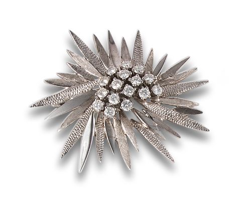 60&#39;S BROOCH IN GOLD AND DIAMONDS