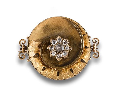 BROOCH IN YELLOW GOLD AND DIAMONDS