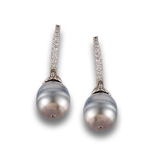 DIAMOND AND PEARL EARRINGS, IN WHITE GOLD