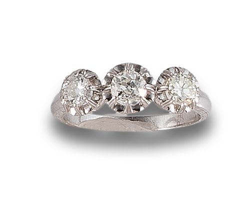 THREE STONE RING, OLD STYLE, WITH DIAMONDS, IN WHITE GOLD