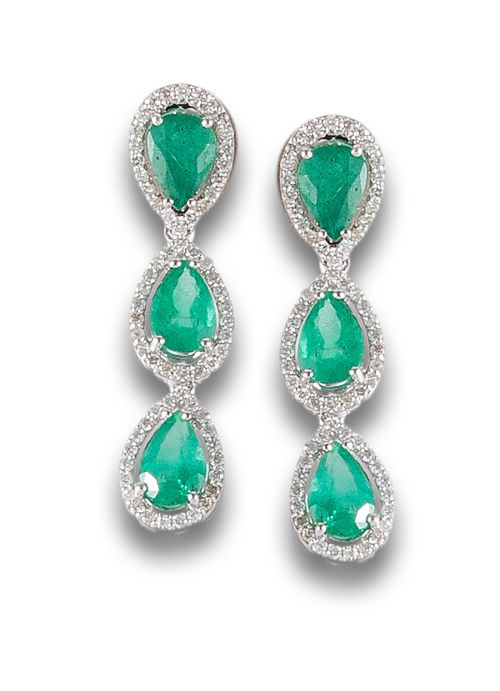 TRIO EARRINGS OF EMERALD AND DIAMONDS ROSETTES, IN WHITE GO