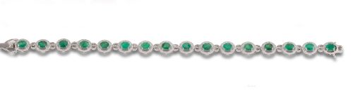 EMERALD AND DIAMONDS ROSETTE BRACELET, IN WHITE GOLD