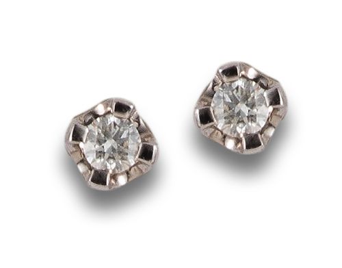 DOLLOWER DIAMONDS EARRINGS, IN WHITE GOLD