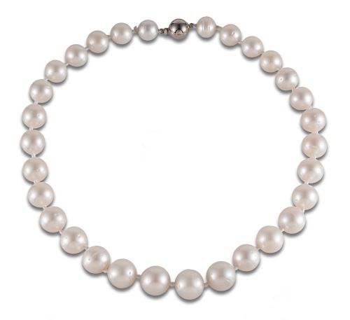 PEARL NECKLACE, WHITE GOLD CLASP