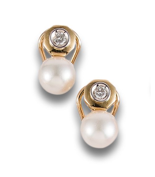 BYPASS EARRINGS IN GOLD WITH DIAMONDS AND PEARLS