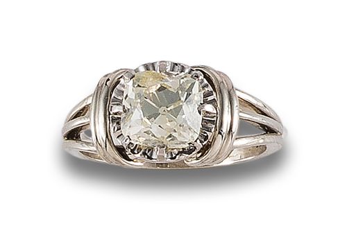 SOLITAIRE DIAMOND AND WHITE GOLD RING