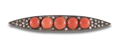 BROCHE C.1900 DE CORAL Y DIAMANTES, EN ORO Y PLATA