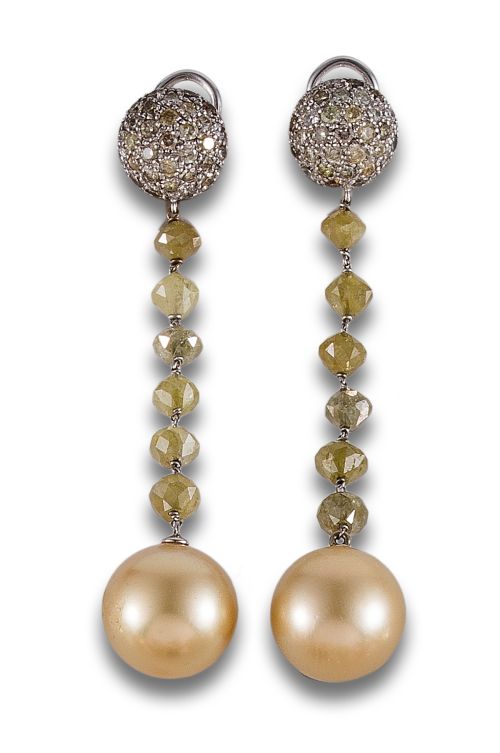 PENDIENTES DE DIAMANTES Y PERLAS, EN ORO BLANCO